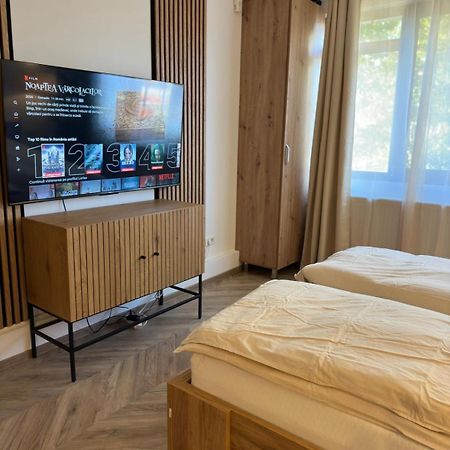 One Room Apartment- Self Check-In 24H Resita Esterno foto