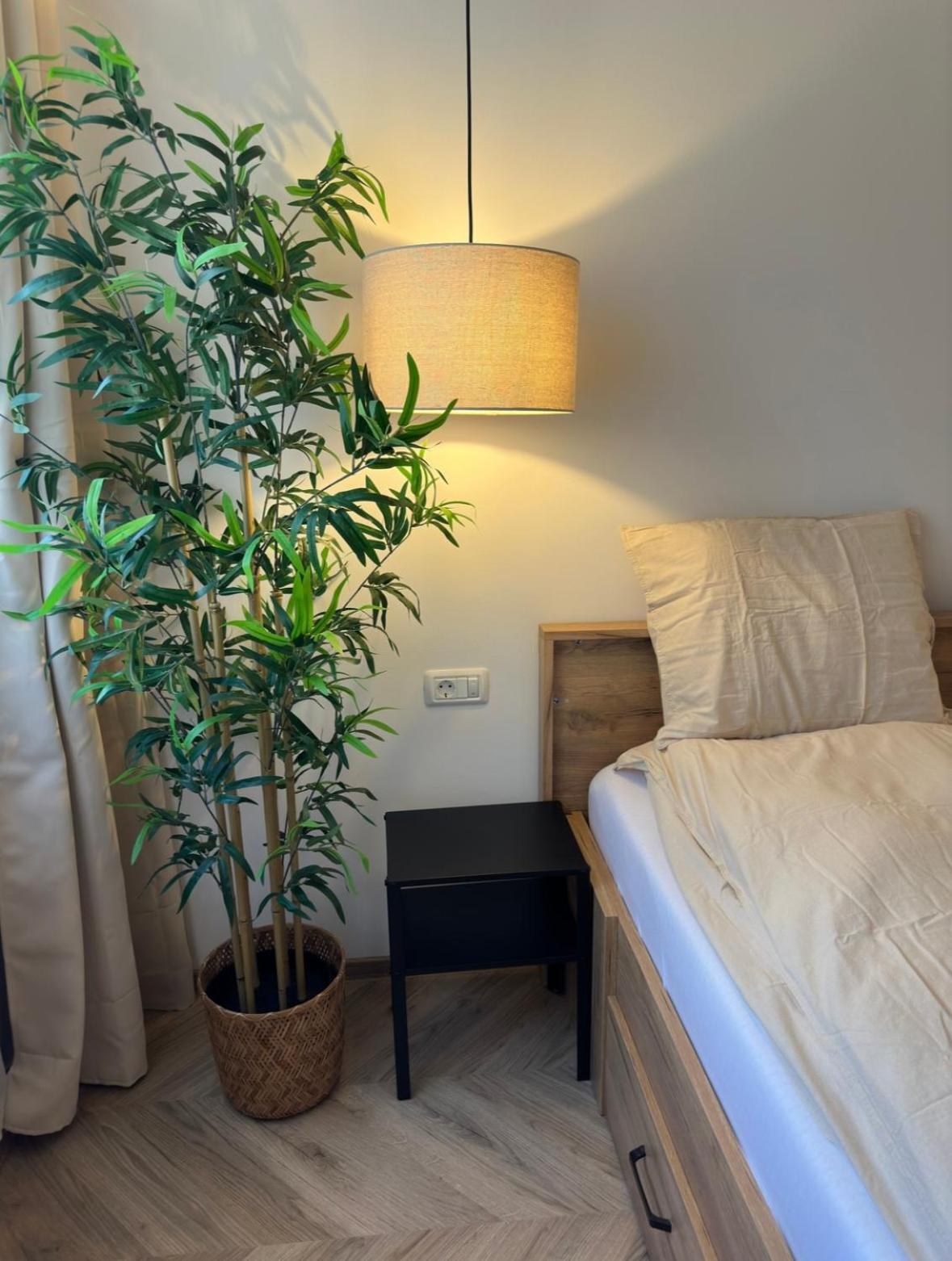 One Room Apartment- Self Check-In 24H Resita Esterno foto